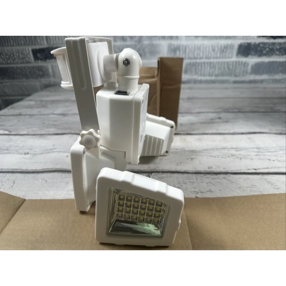 Westinghouse 2000 Lm Triple-Head Solar LED Motion Activated Security Light White